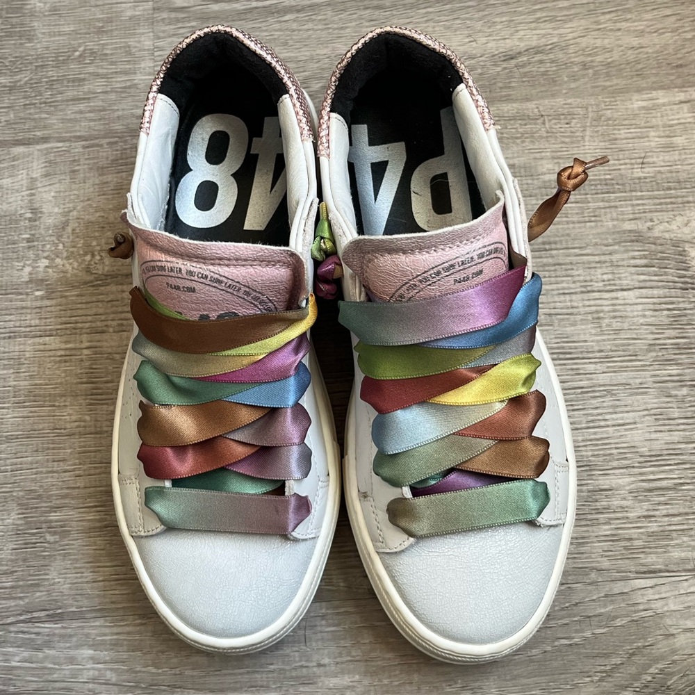 P448 Thea Sneakers HTF rainbow ombré laces excellent condition